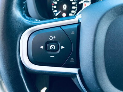 Volvo XC60 B4 (d) AWD Geartronic Momentum Pro (17)