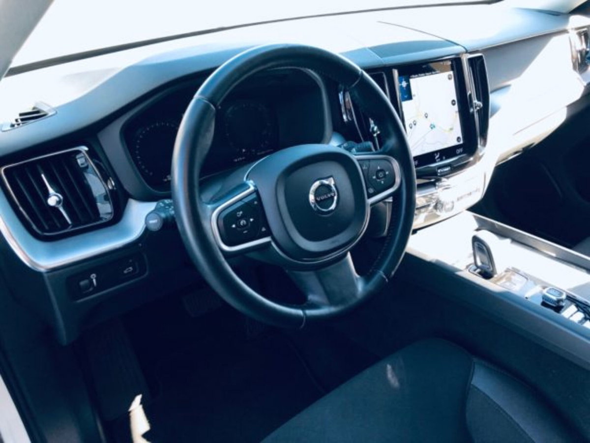 Volvo XC60 B4 (d) AWD Geartronic Momentum Pro (19)