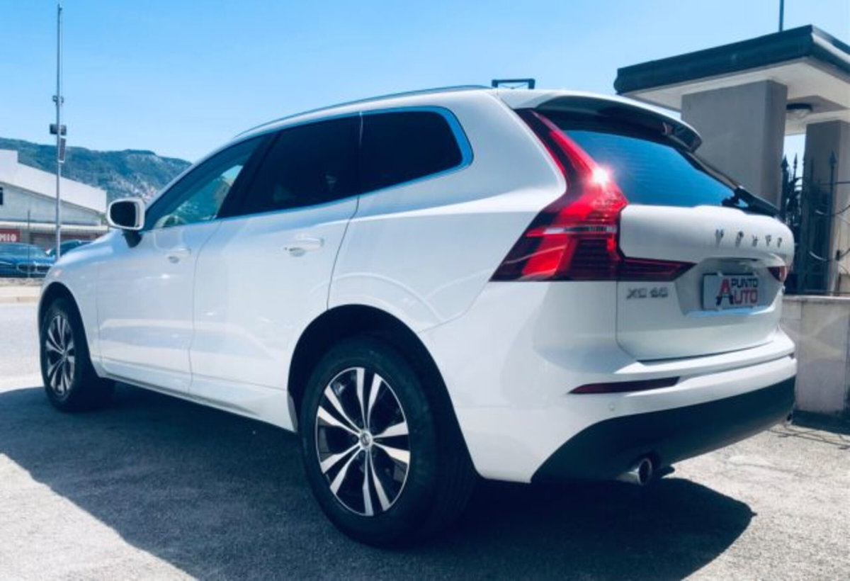 Volvo XC60 B4 (d) AWD Geartronic Momentum Pro (2)