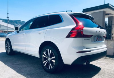 Volvo XC60 B4 (d) AWD Geartronic Momentum Pro (2)