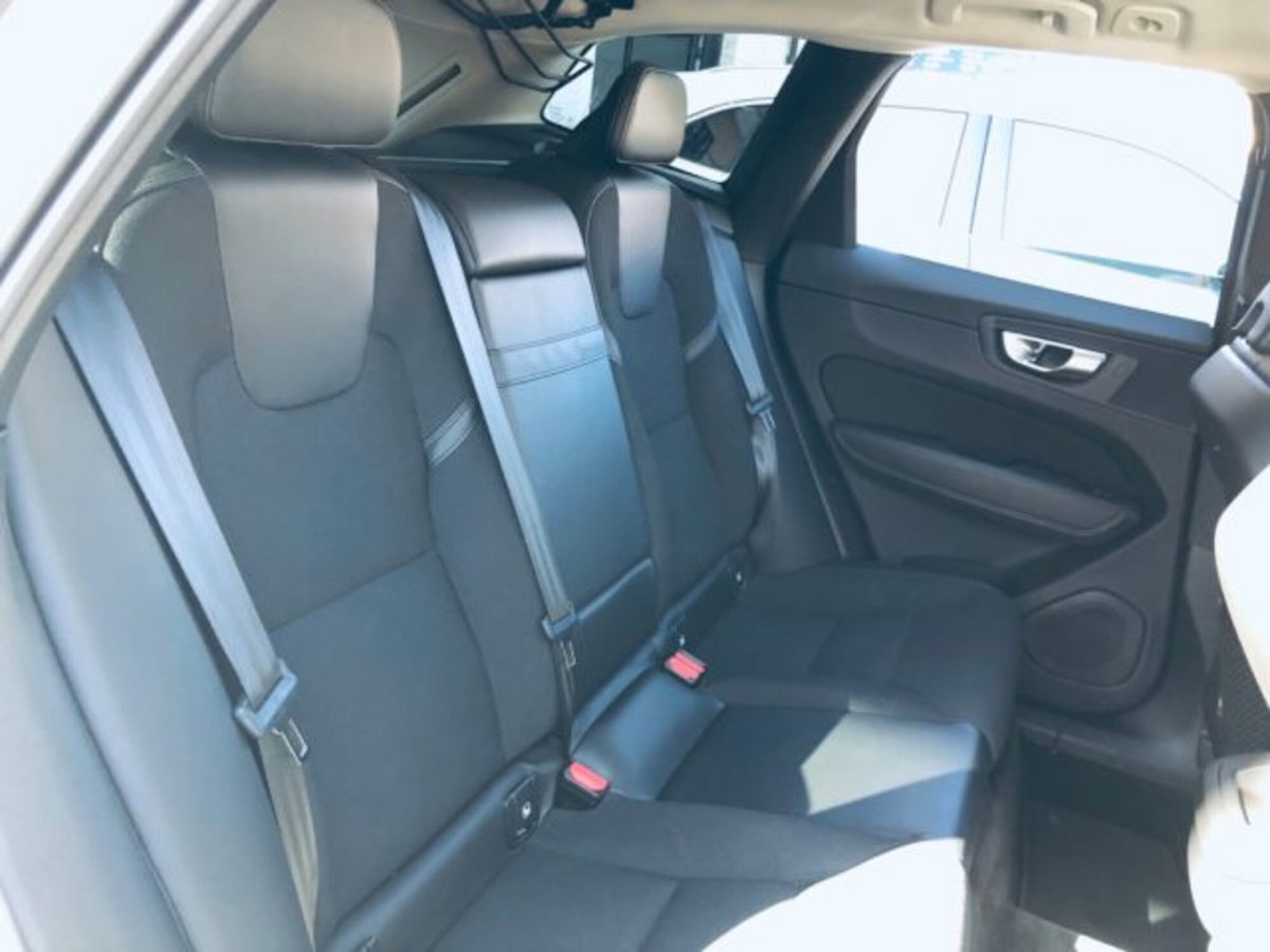 Volvo XC60 B4 (d) AWD Geartronic Momentum Pro (9)