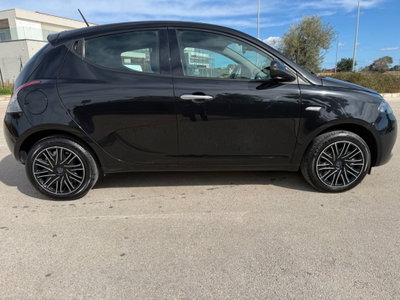 Lancia Ypsilon 1.0 FireFly 5 porte S&S Hybrid Ecochic Silver (2)