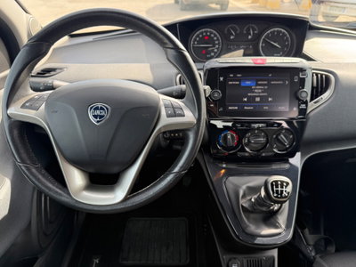 Lancia Ypsilon 1.0 FireFly 5 porte S&S Hybrid Ecochic Silver (4)