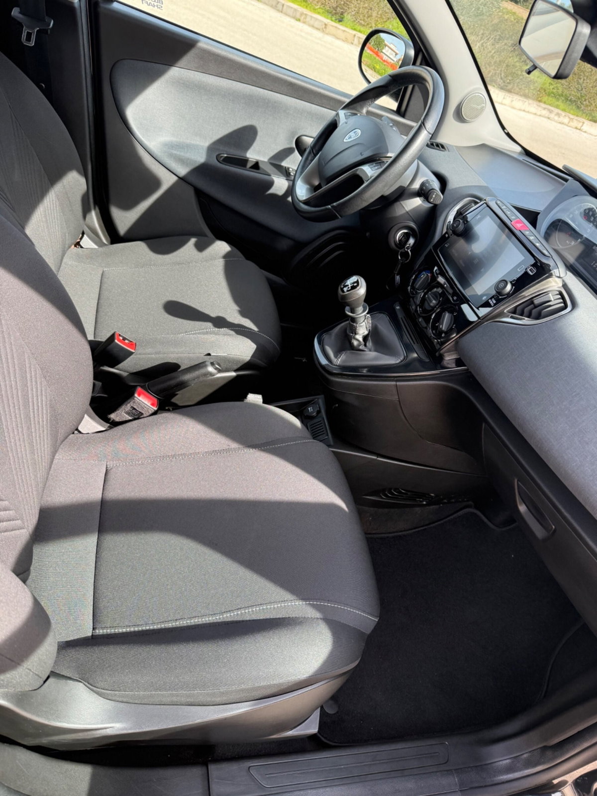 Lancia Ypsilon 1.0 FireFly 5 porte S&S Hybrid Ecochic Silver (6)