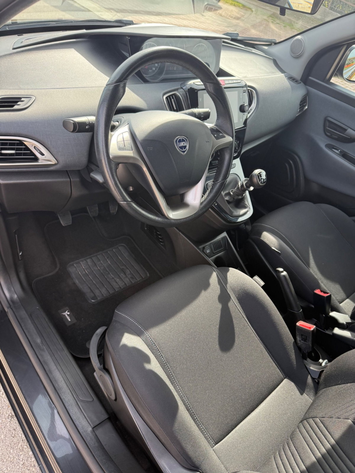 Lancia Ypsilon 1.0 FireFly 5 porte S&S Hybrid Ecochic Silver (7)