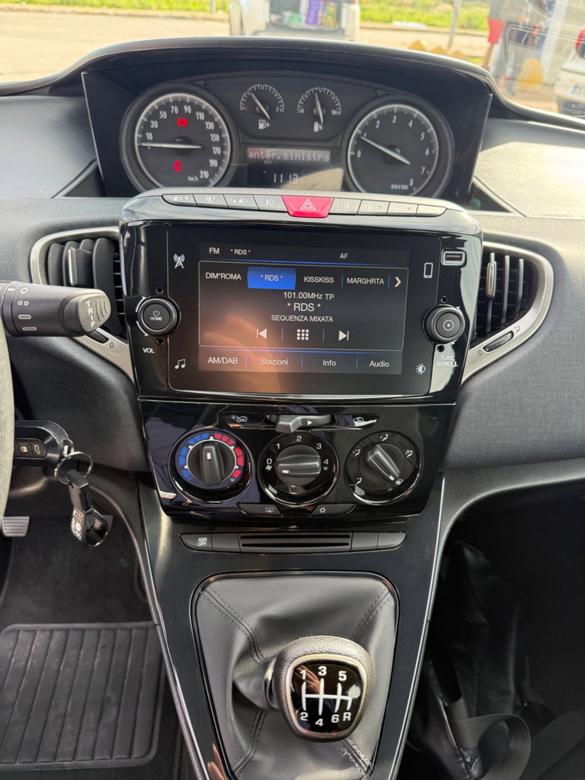 Lancia Ypsilon 1.0 FireFly 5 porte S&S Hybrid Ecochic Silver (8)