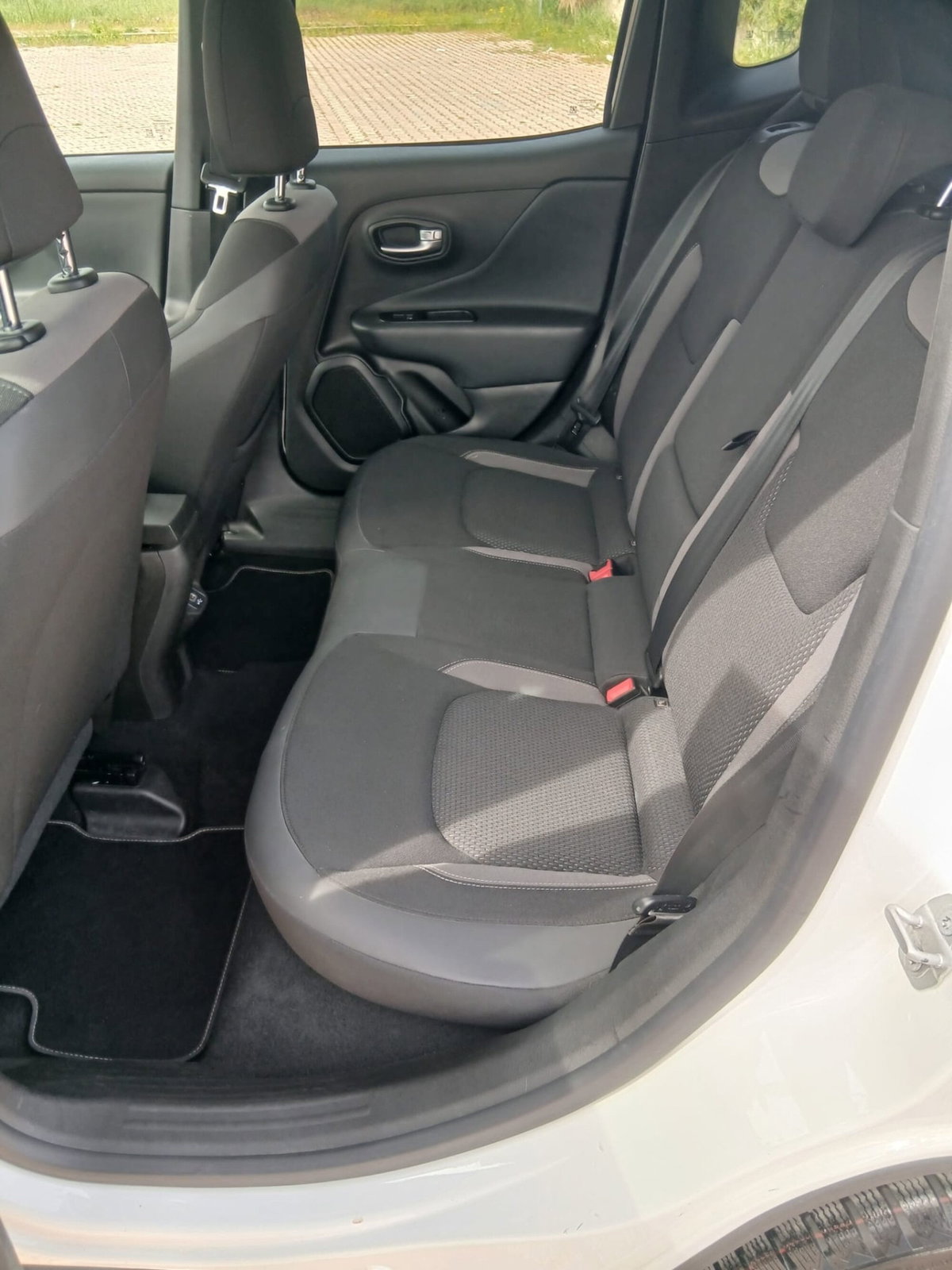 Jeep Renegade 1.6 Mjt 130 CV Limited (8)