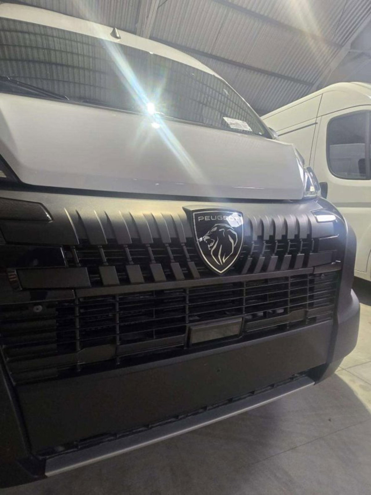 Peugeot Boxer Furgone Heavy 35 L2H2 2.2 diesel 140cv S&S (7)