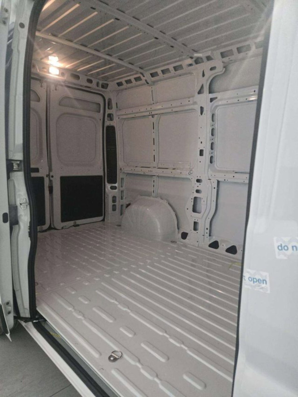 Peugeot Boxer Furgone Heavy 35 L2H2 2.2 diesel 140cv S&S (9)