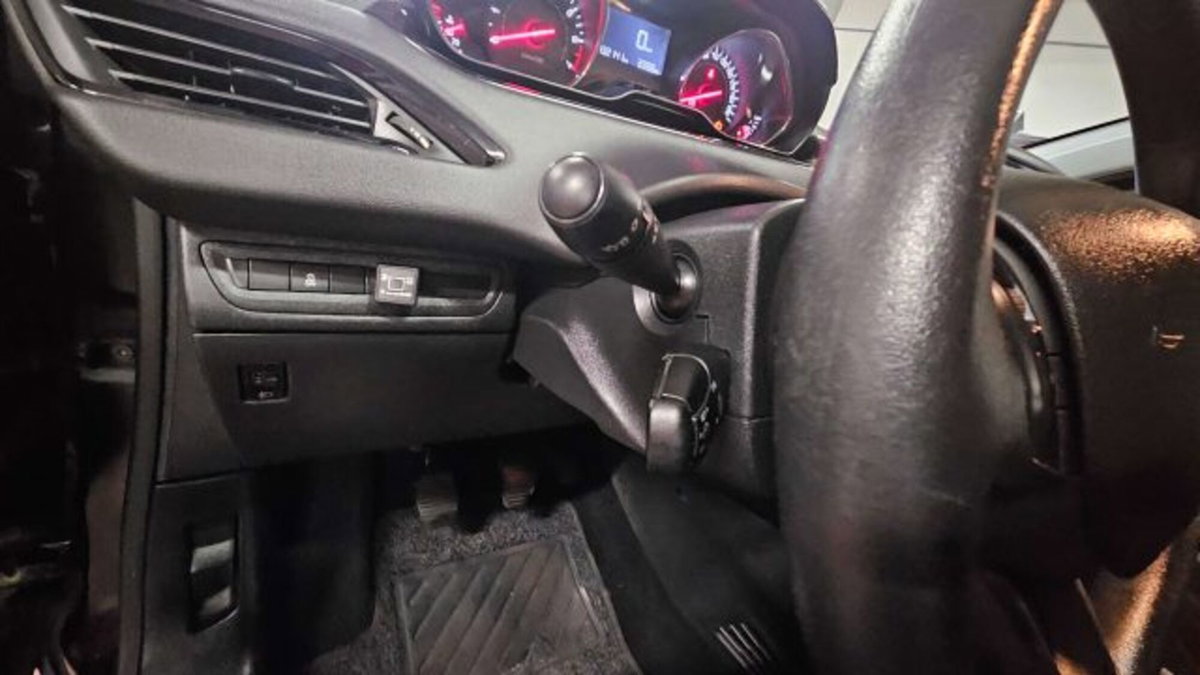 Peugeot 208 82 5 porte Allure (16)