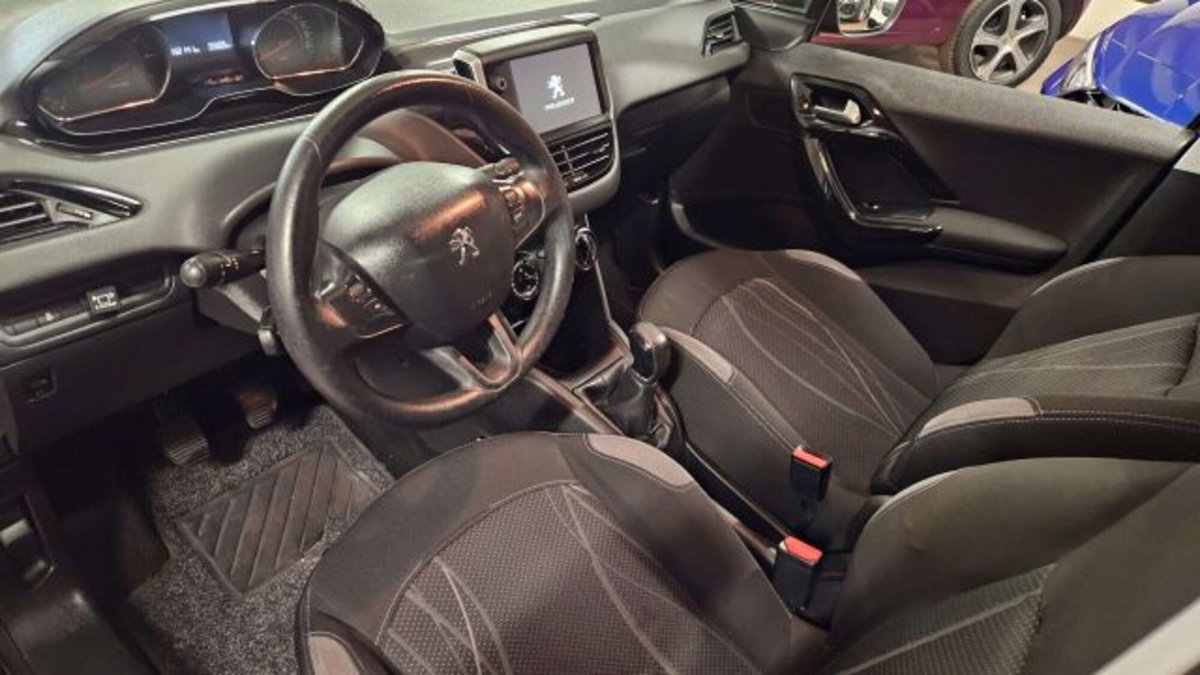 Peugeot 208 82 5 porte Allure (8)
