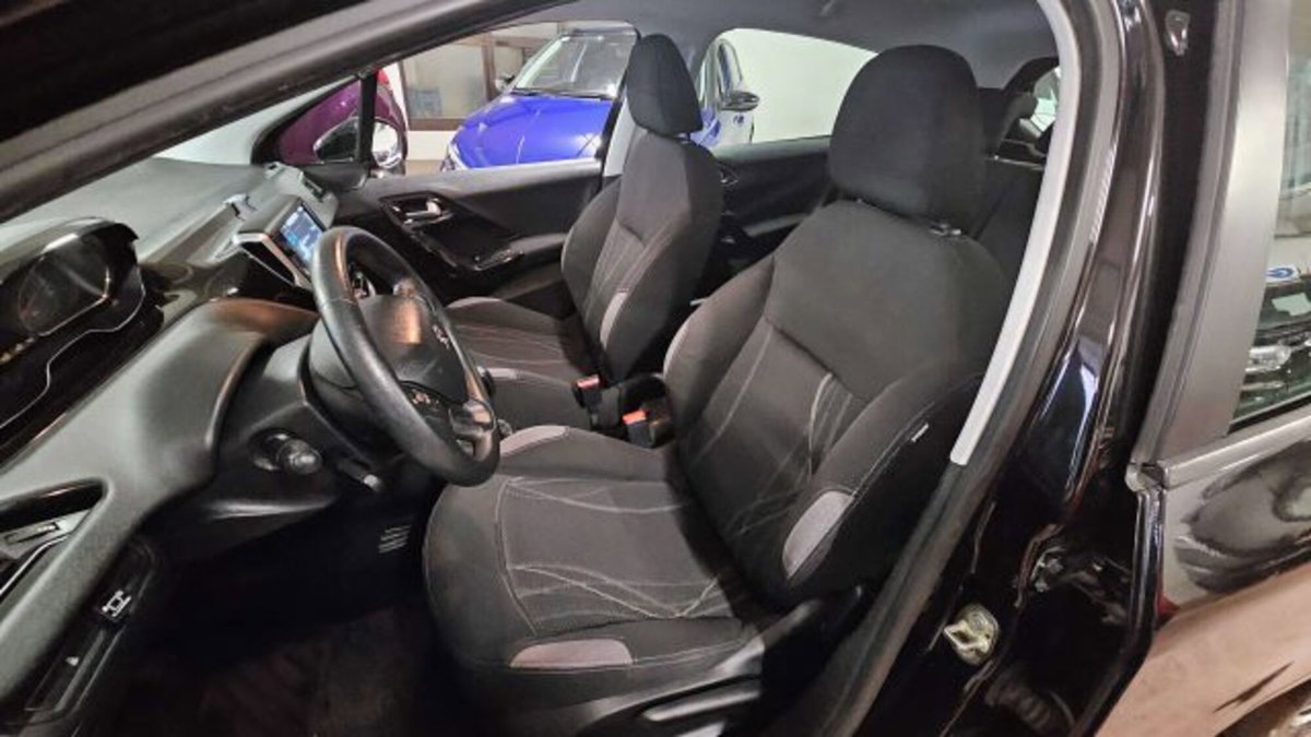 Peugeot 208 82 5 porte Allure (9)