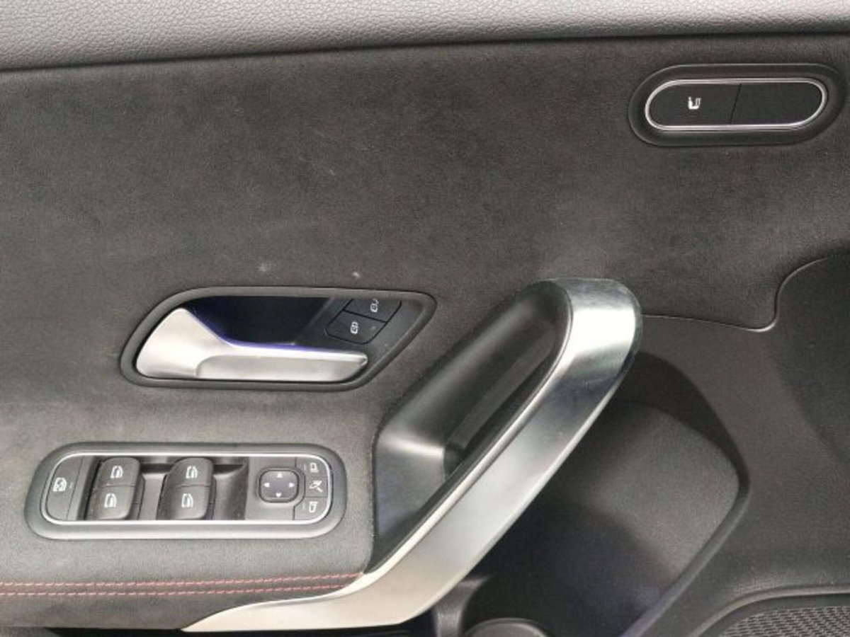 Mercedes-Benz Classe A Sedan 180 AMG Line Premium Plus auto (14)