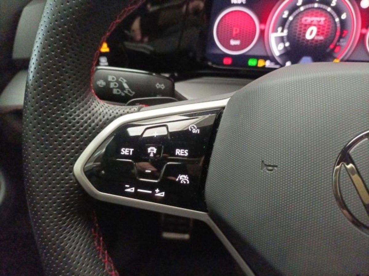 Volkswagen Golf 2.0 tsi GTI 265cv dsg (9)