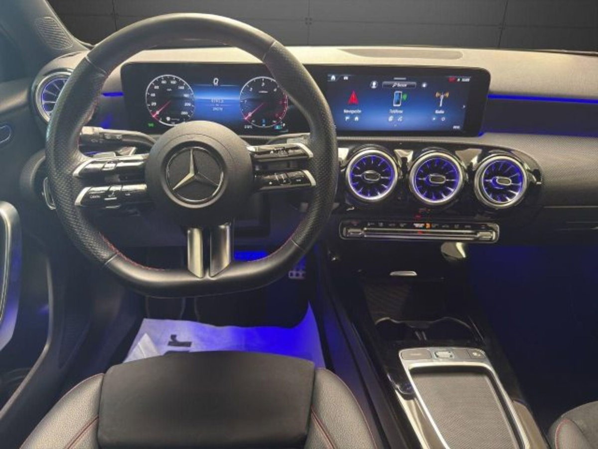 Mercedes-Benz Classe A Sedan 180 d AMG Line Premium Plus auto (11)