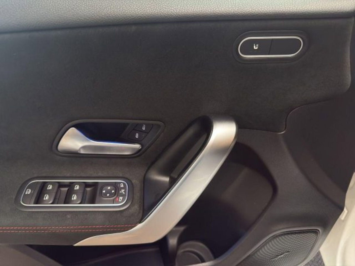 Mercedes-Benz Classe A Sedan 180 d AMG Line Premium Plus auto (14)