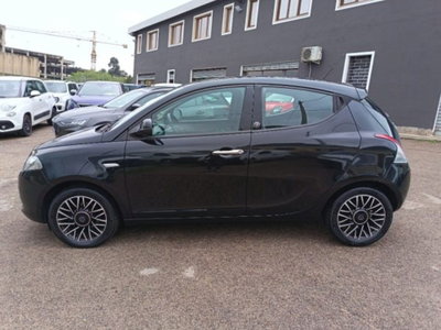 Lancia Ypsilon 1.3 MJT 16V 95 CV 5 porte S&S Silver usata