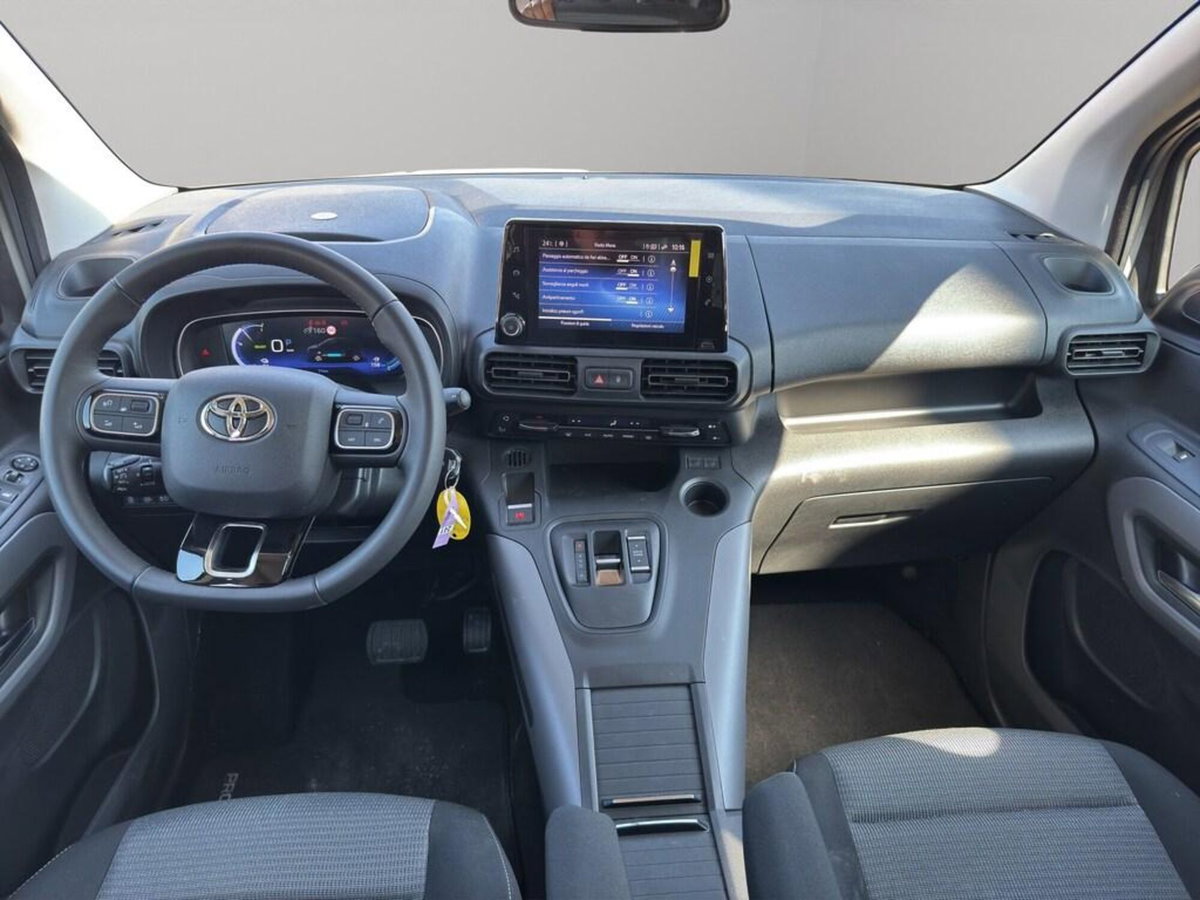Toyota Proace City Verso City Verso electric L1 50kWh D Executive (13)