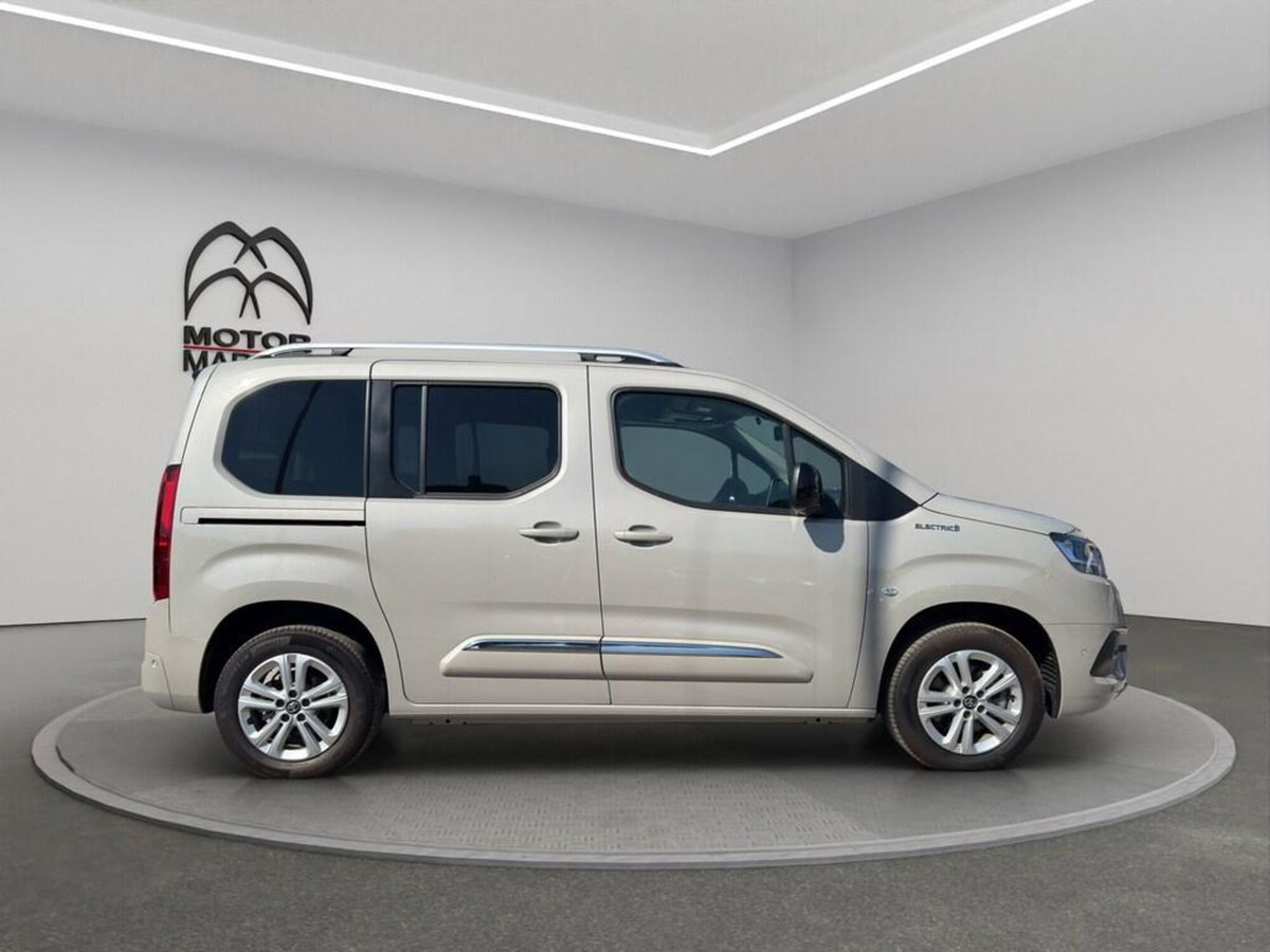 Toyota Proace City Verso City Verso electric L1 50kWh D Executive (4)