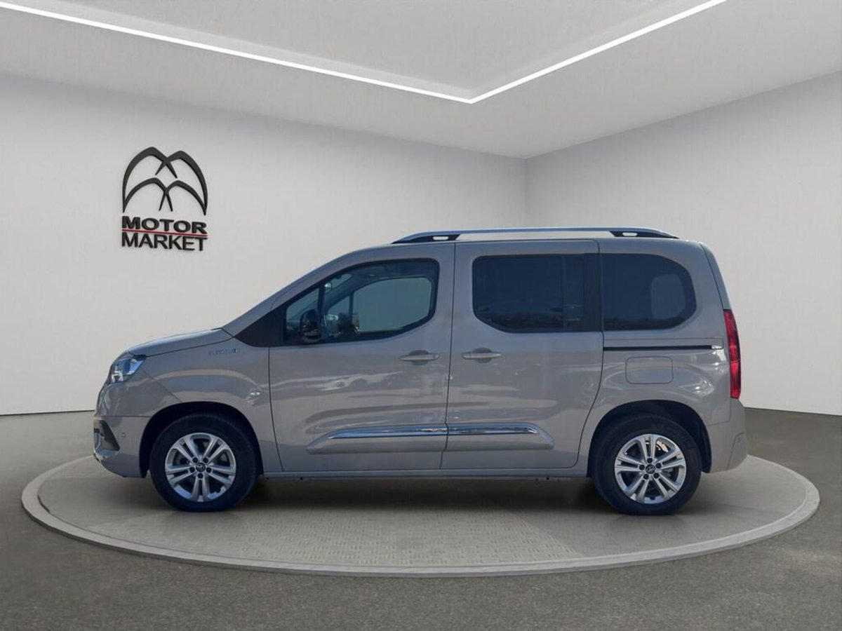 Toyota Proace City Verso City Verso electric L1 50kWh D Executive (5)