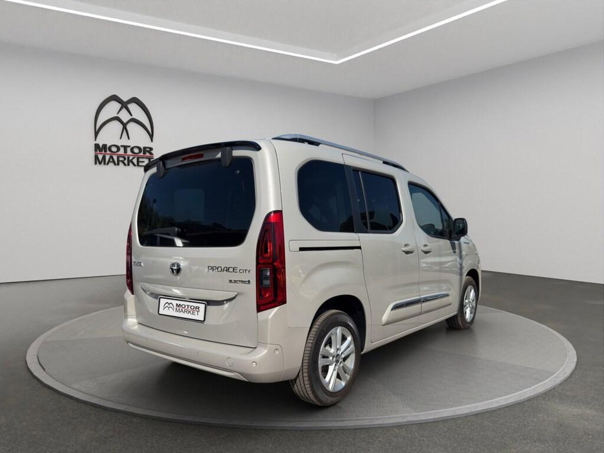Toyota Proace City Verso City Verso electric L1 50kWh D Executive (7)