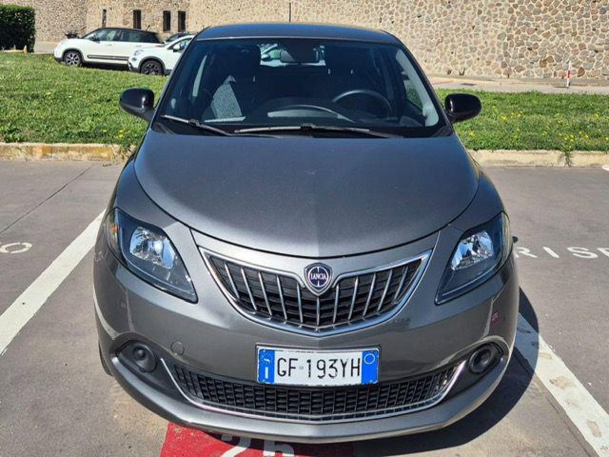 Lancia Ypsilon 1.0 FireFly 5 porte S&S Hybrid Ecochic Silver
