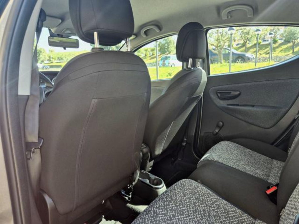 Lancia Ypsilon 1.0 FireFly 5 porte S&S Hybrid Ecochic Silver (11)
