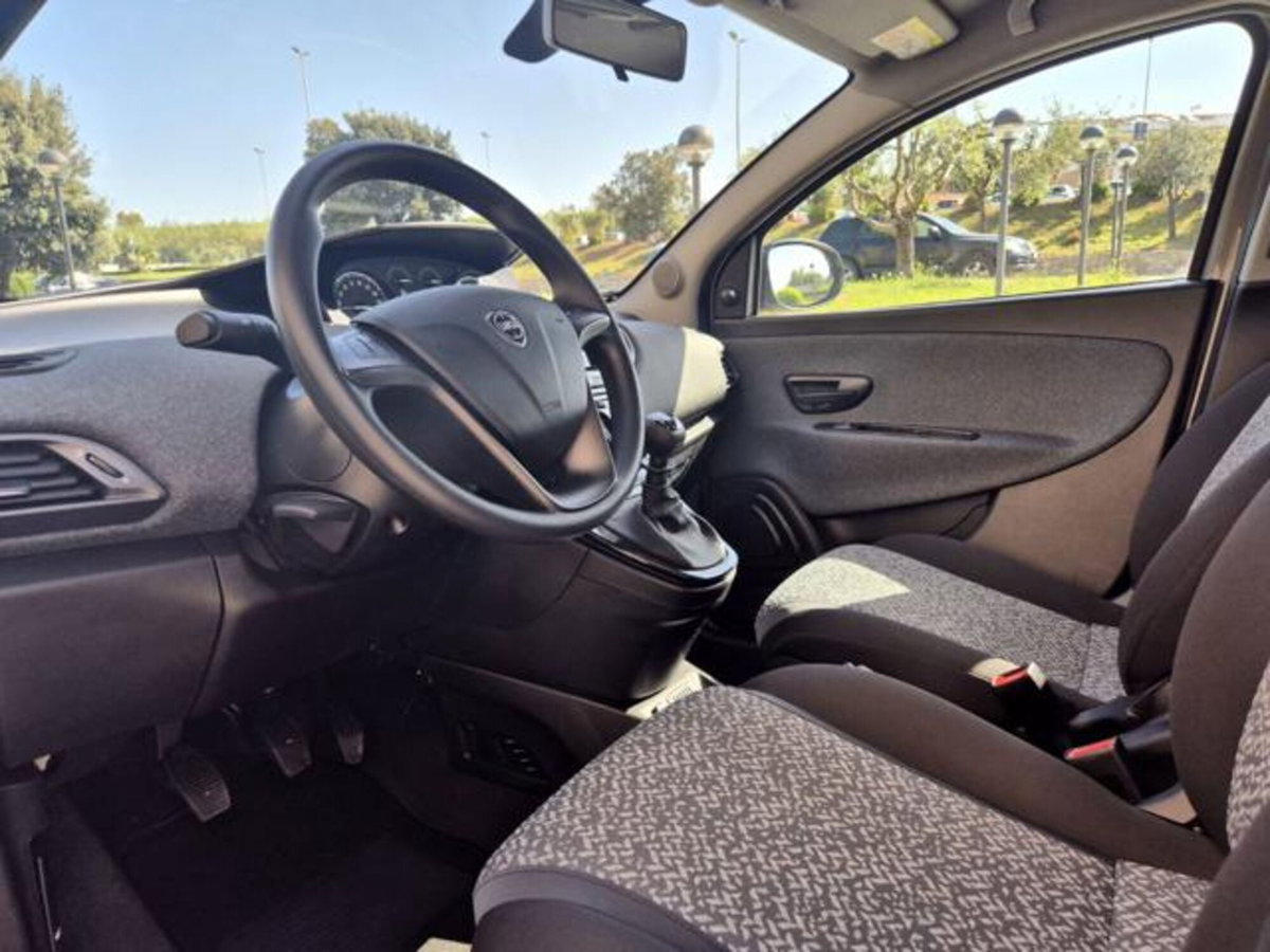 Lancia Ypsilon 1.0 FireFly 5 porte S&S Hybrid Ecochic Silver (13)