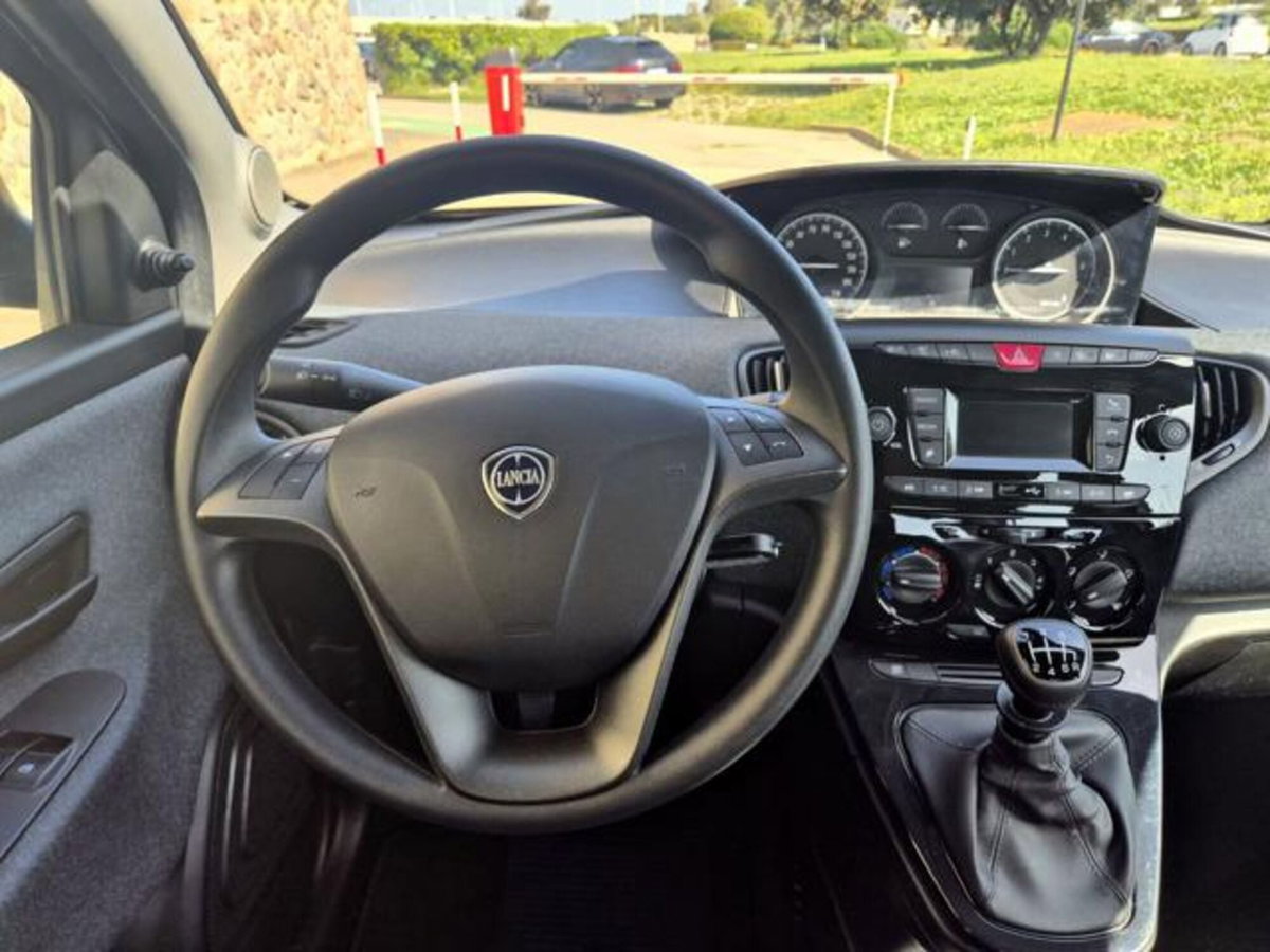 Lancia Ypsilon 1.0 FireFly 5 porte S&S Hybrid Ecochic Silver (15)