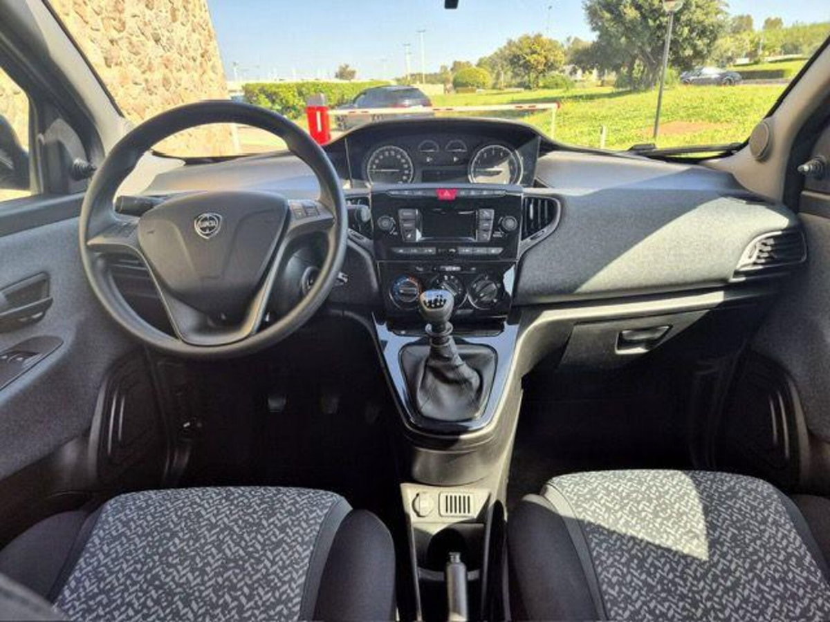 Lancia Ypsilon 1.0 FireFly 5 porte S&S Hybrid Ecochic Silver (16)