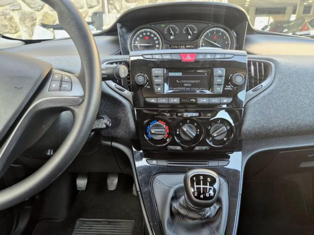 Lancia Ypsilon 1.0 FireFly 5 porte S&S Hybrid Ecochic Silver (18)