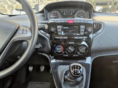 Lancia Ypsilon 1.0 FireFly 5 porte S&S Hybrid Ecochic Silver (18)