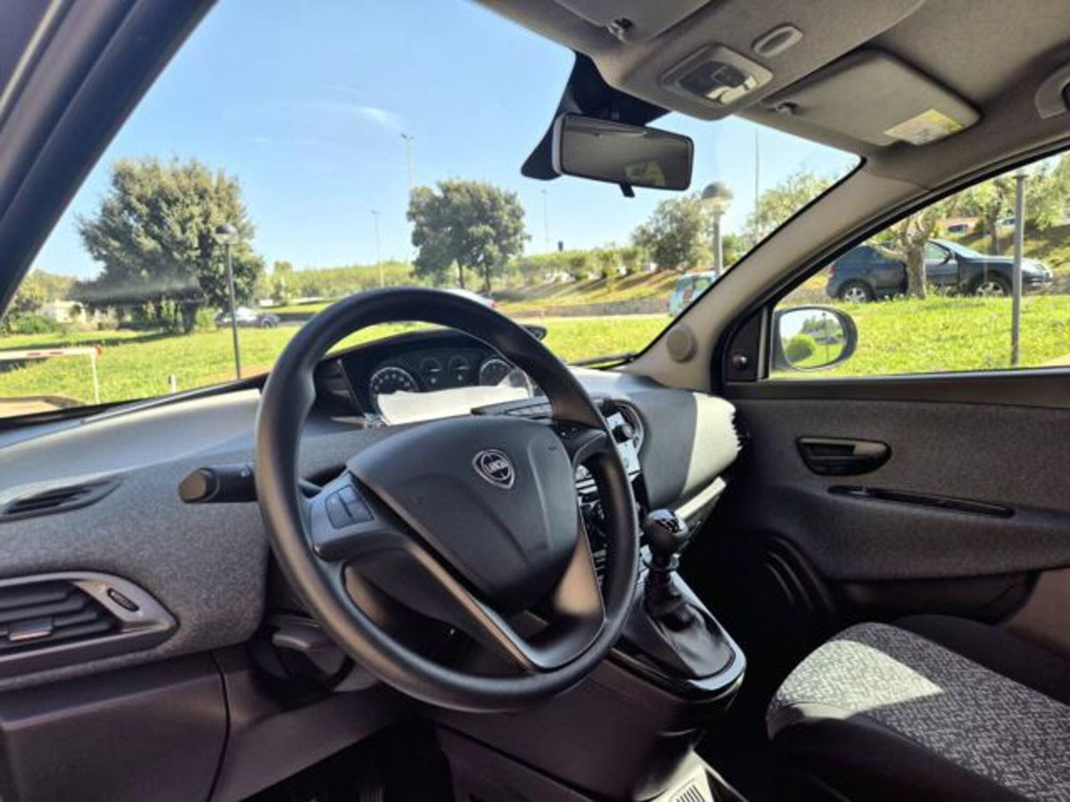 Lancia Ypsilon 1.0 FireFly 5 porte S&S Hybrid Ecochic Silver (19)