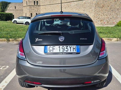 Lancia Ypsilon 1.0 FireFly 5 porte S&S Hybrid Ecochic Silver (2)