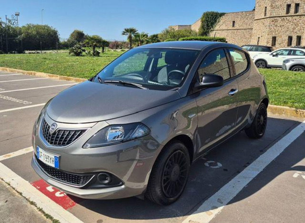 Lancia Ypsilon 1.0 FireFly 5 porte S&S Hybrid Ecochic Silver (3)