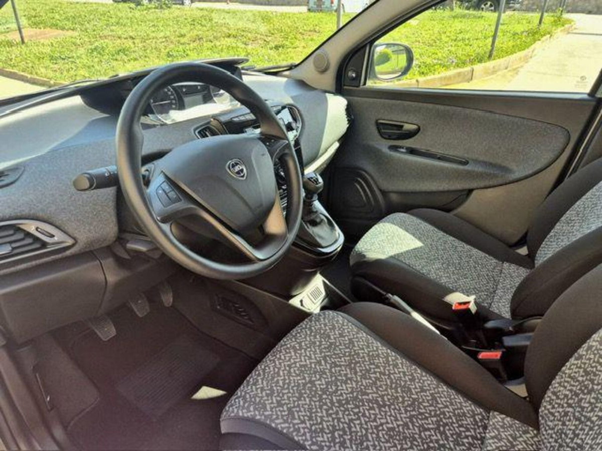 Lancia Ypsilon 1.0 FireFly 5 porte S&S Hybrid Ecochic Silver (8)