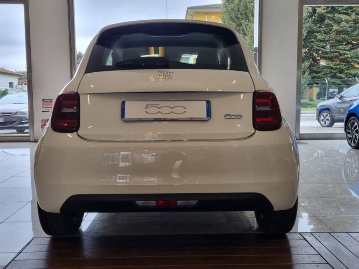 Fiat 500 Cabrio 23,8 kWh (Red) (5)