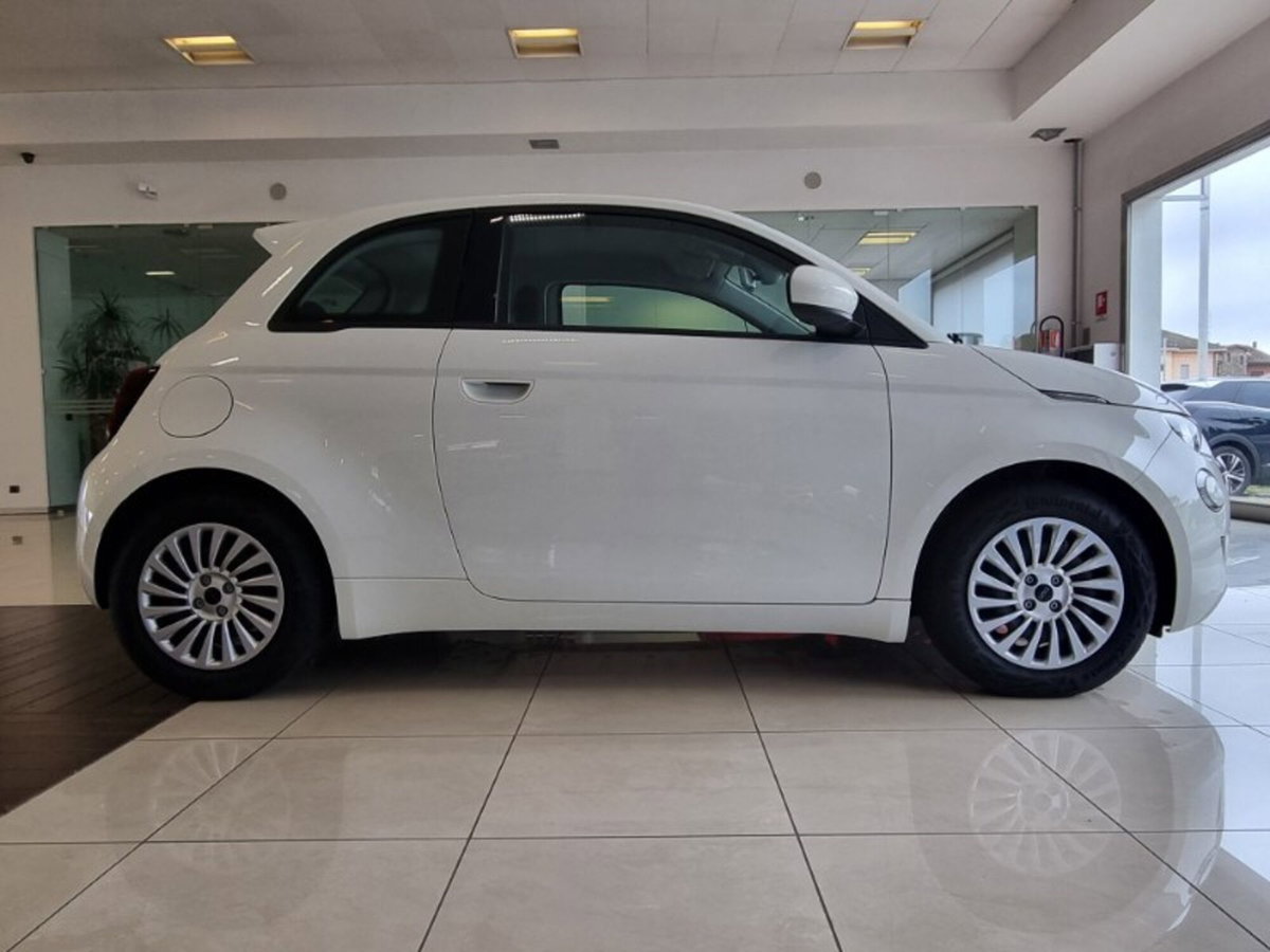 Fiat 500 Cabrio 23,8 kWh (Red) (8)