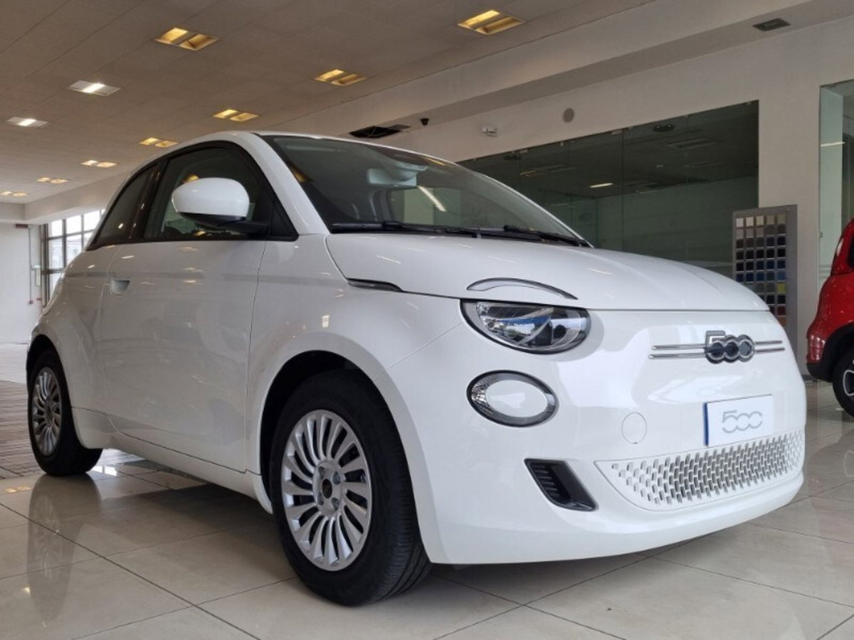 Fiat 500 Cabrio 23,8 kWh (Red) (9)