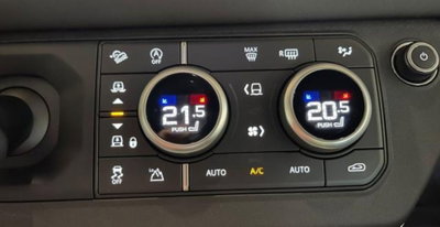 Land Rover Defender 110 3.0D I6 200 CV AWD Auto X-Dynamic HSE (12)