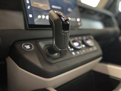 Land Rover Defender 110 3.0D I6 200 CV AWD Auto X-Dynamic HSE (13)