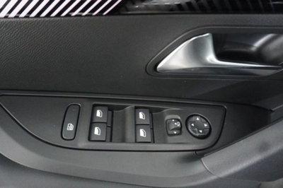 Peugeot 2008 1.2 puretech Allure s&s 100cv (19)