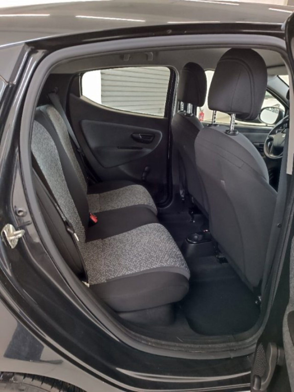 Lancia Ypsilon 1.0 FireFly 5 porte S&S Hybrid Gold Plus (16)