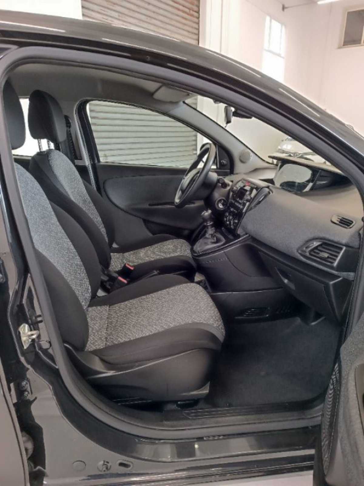 Lancia Ypsilon 1.0 FireFly 5 porte S&S Hybrid Gold Plus (17)