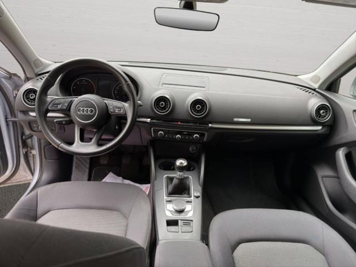 Audi A3 1.6 TDI Business (11)
