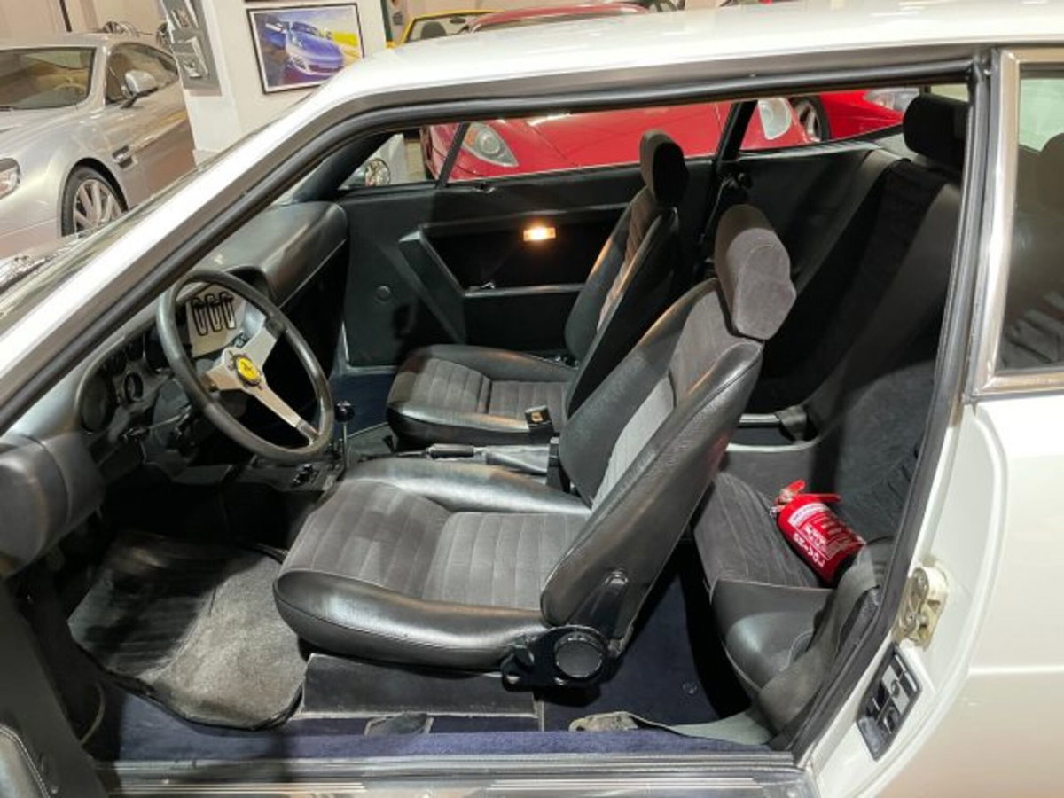 Ferrari Dino 308 GT/4 Coupé Dino 308 GT/4 (10)