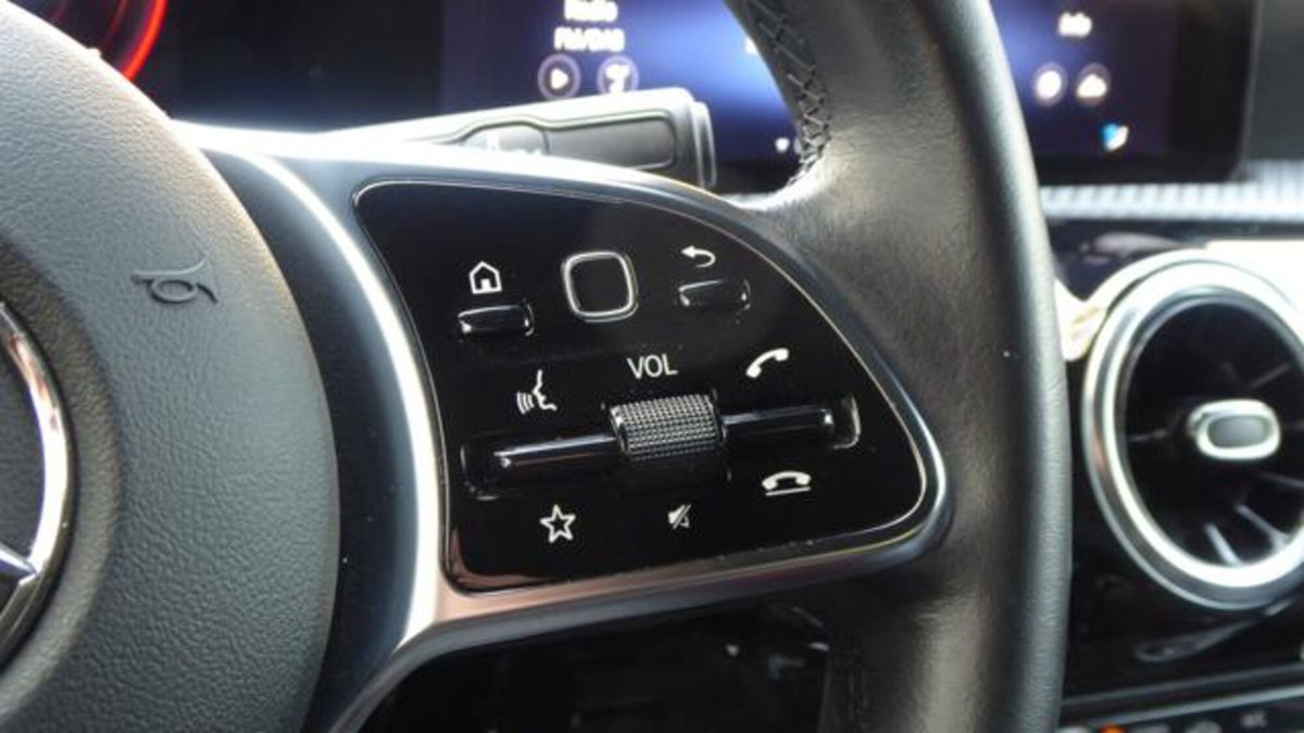 Mercedes-Benz Classe A Sedan 180 d Automatic 4p. Sport (19)
