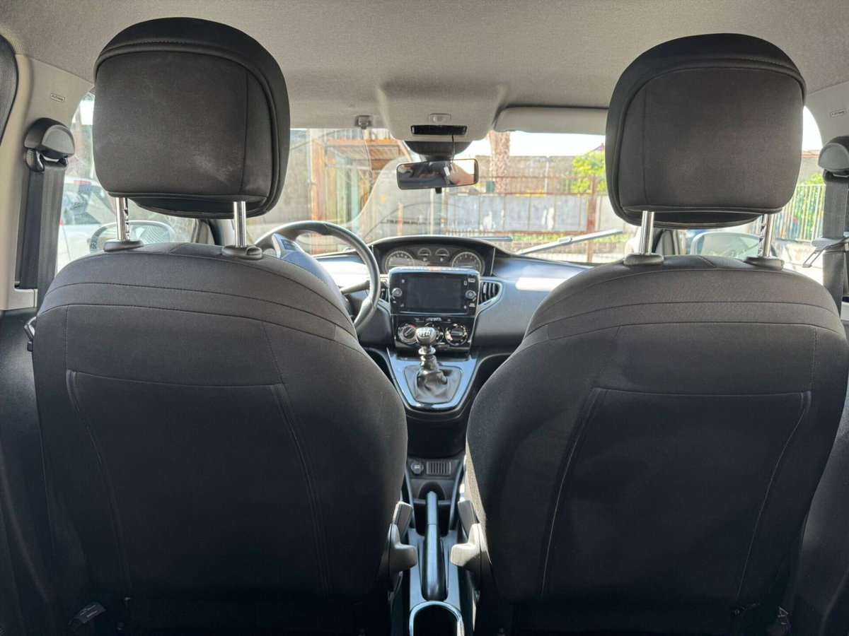 Lancia Ypsilon 1.0 FireFly 5 porte S&S Hybrid Alberta Ferretti (11)