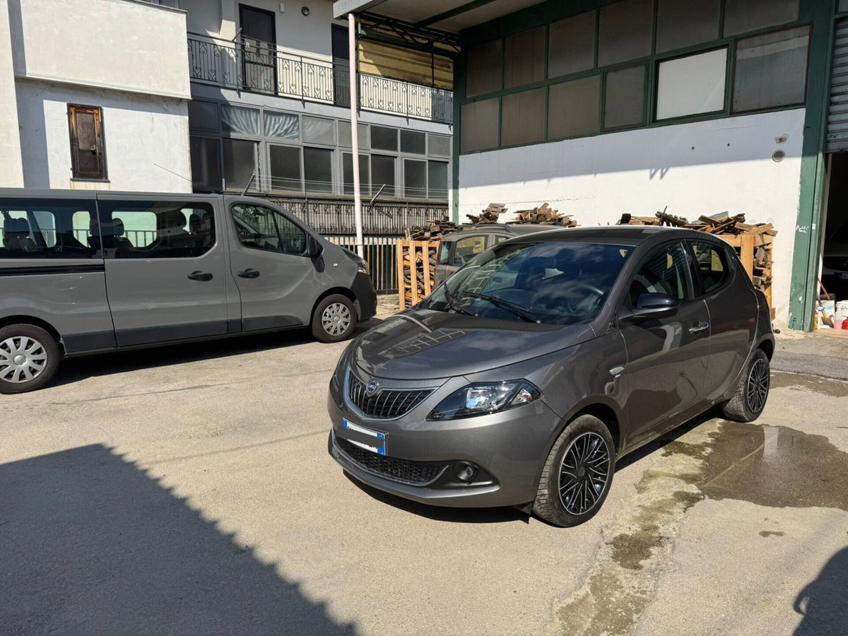 Lancia Ypsilon 1.0 FireFly 5 porte S&S Hybrid Alberta Ferretti (13)