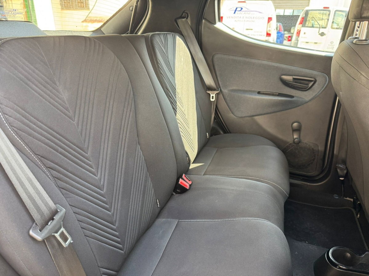 Lancia Ypsilon 1.0 FireFly 5 porte S&S Hybrid Alberta Ferretti (14)
